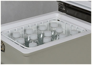 Platz für z.B. 12×0,5 Liter Flaschen stehend