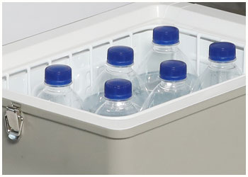 Platz für z.B. 6×1,5 Liter Flaschen stehend